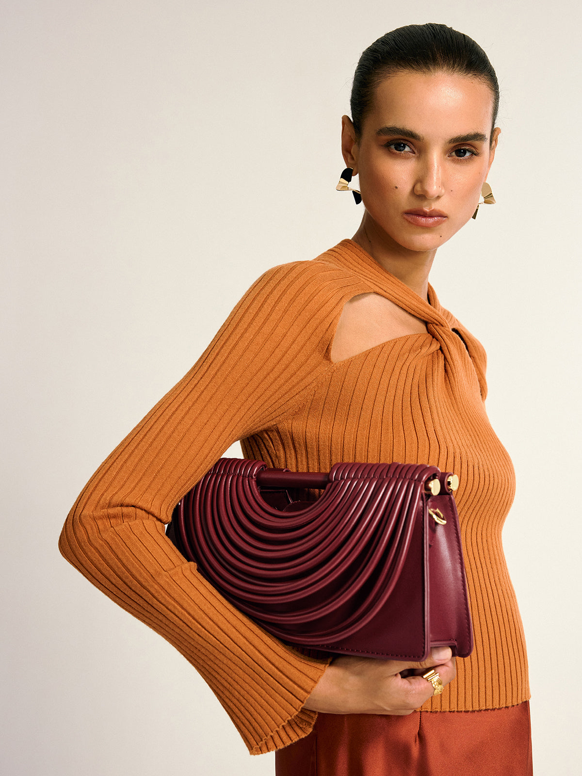 Kavisli Çizgili Saplı PU Deri Çanta