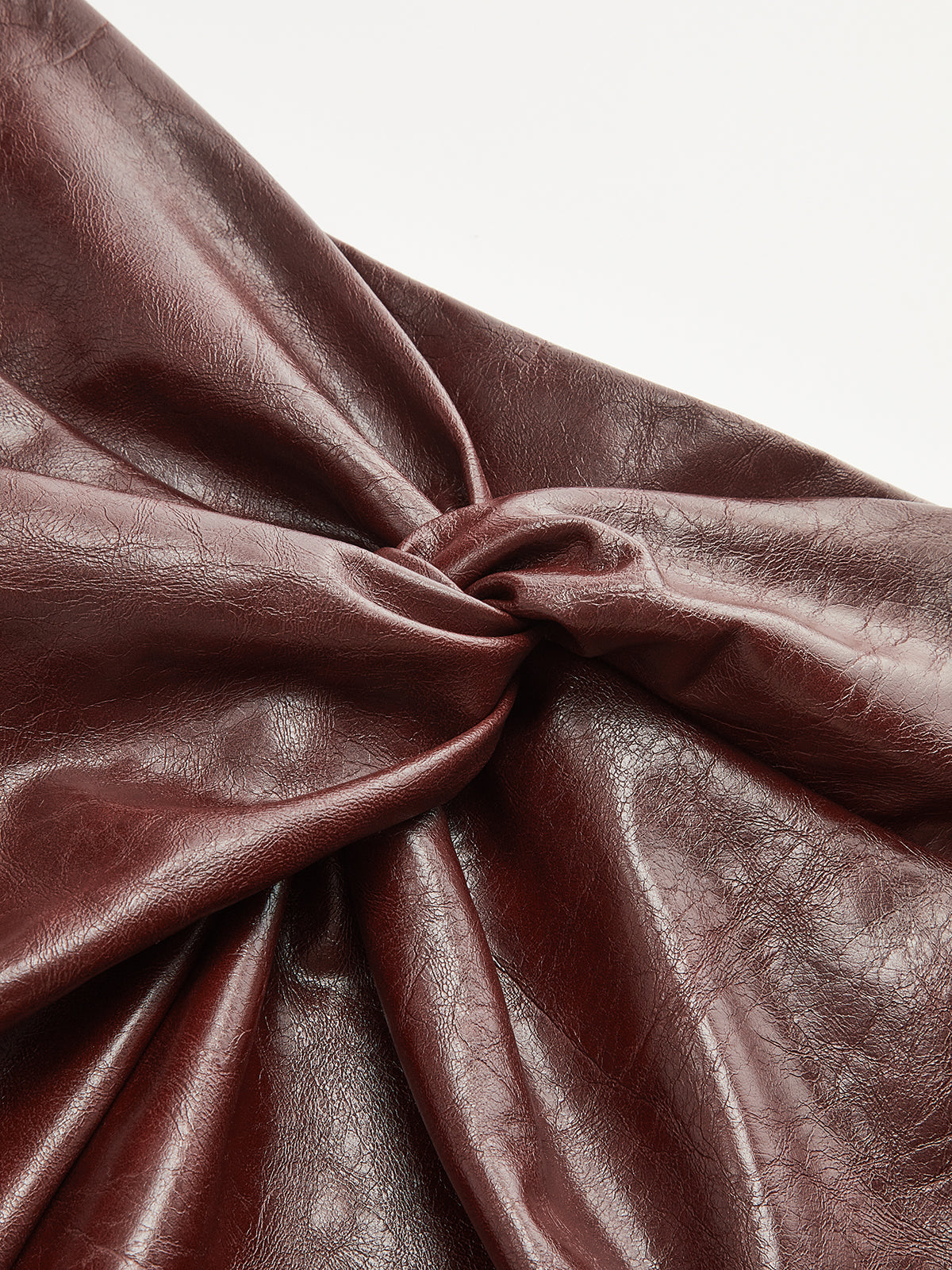 Düğüm Detaylı Yırtmaçlı Suni Deri Midi Etek