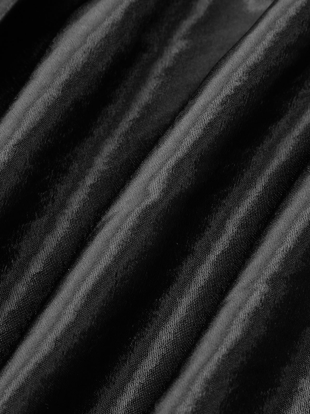 Metal Detay Saten Dik Yaka Kolsuz Üst