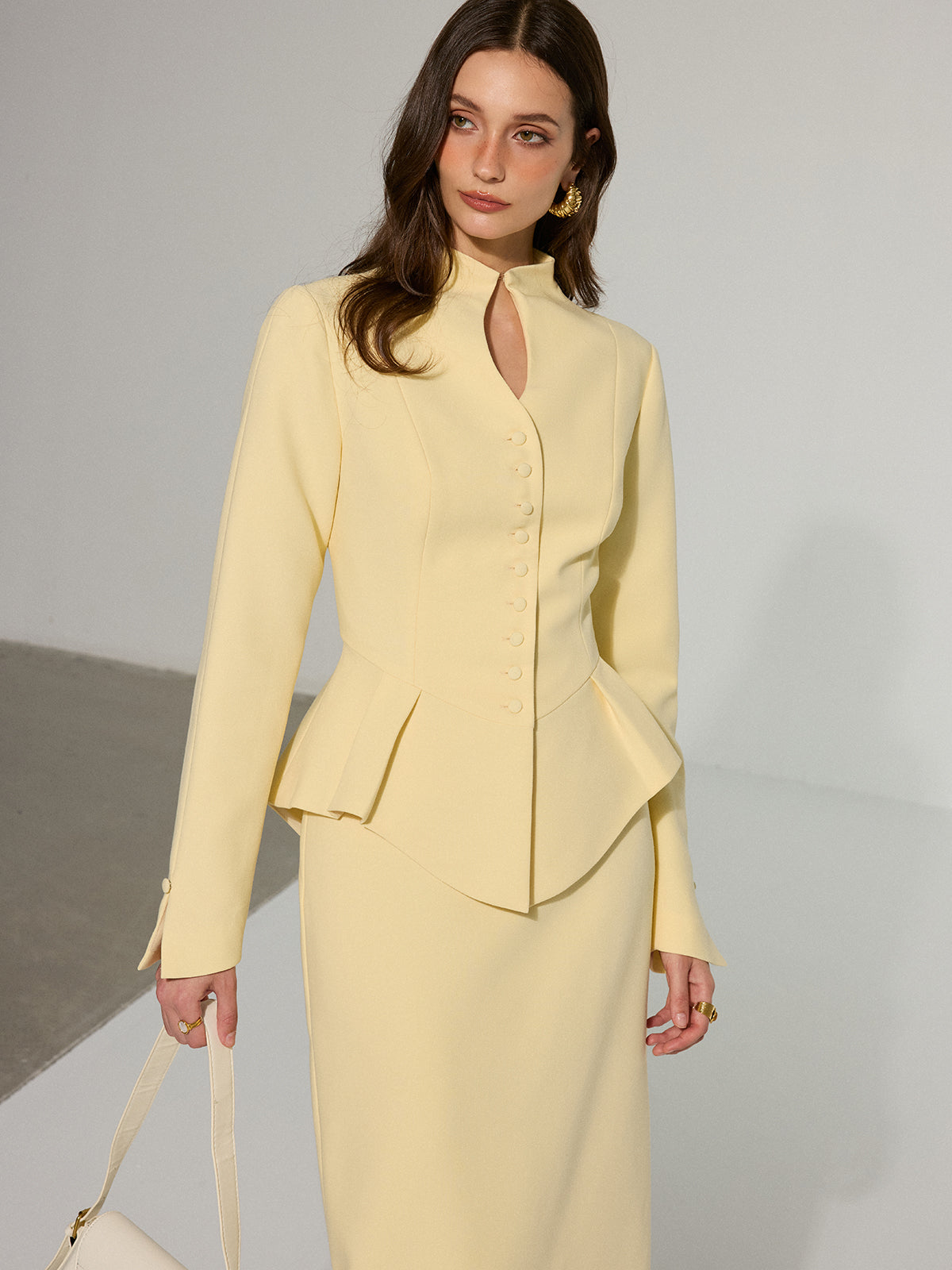 Anahtar Deliği Yakalı Önü Düğmeli Peplum Blazer