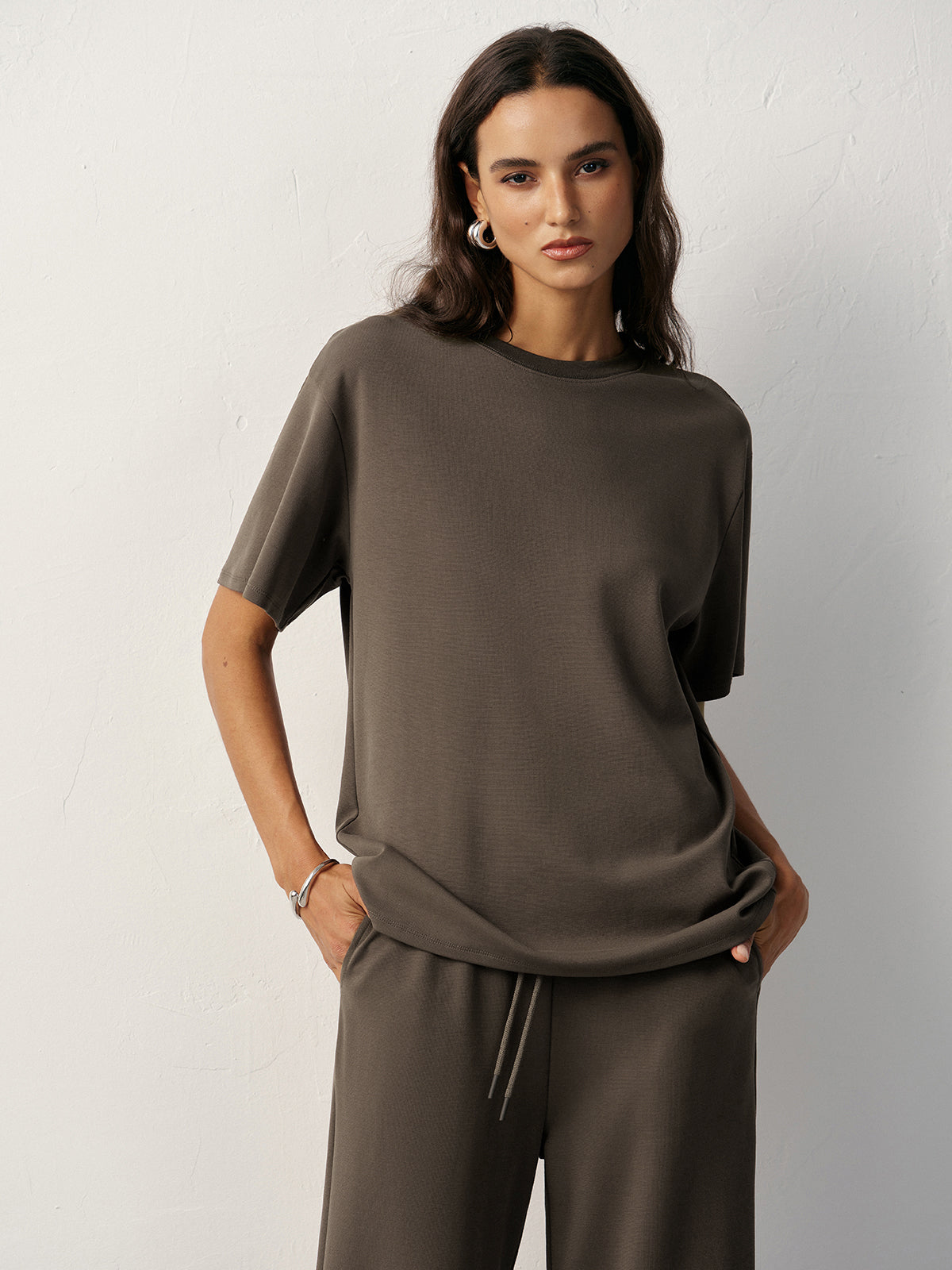 Kısa Kollu Yuvarlak Yaka Tişört