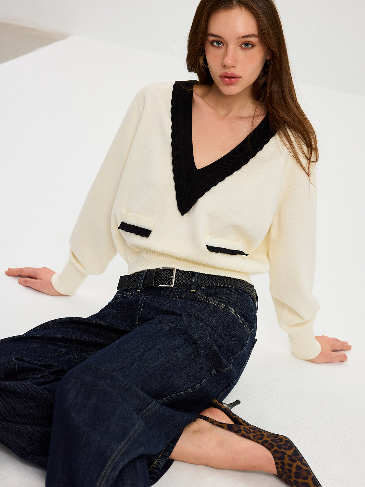 Kontrast V Yaka Örgü Üst