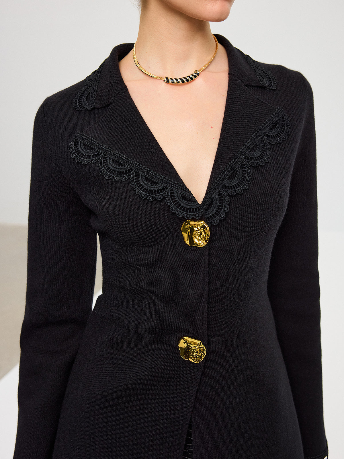 Yün Karışımlı Dantel Kenarlı Metal Düğmeli Hırka