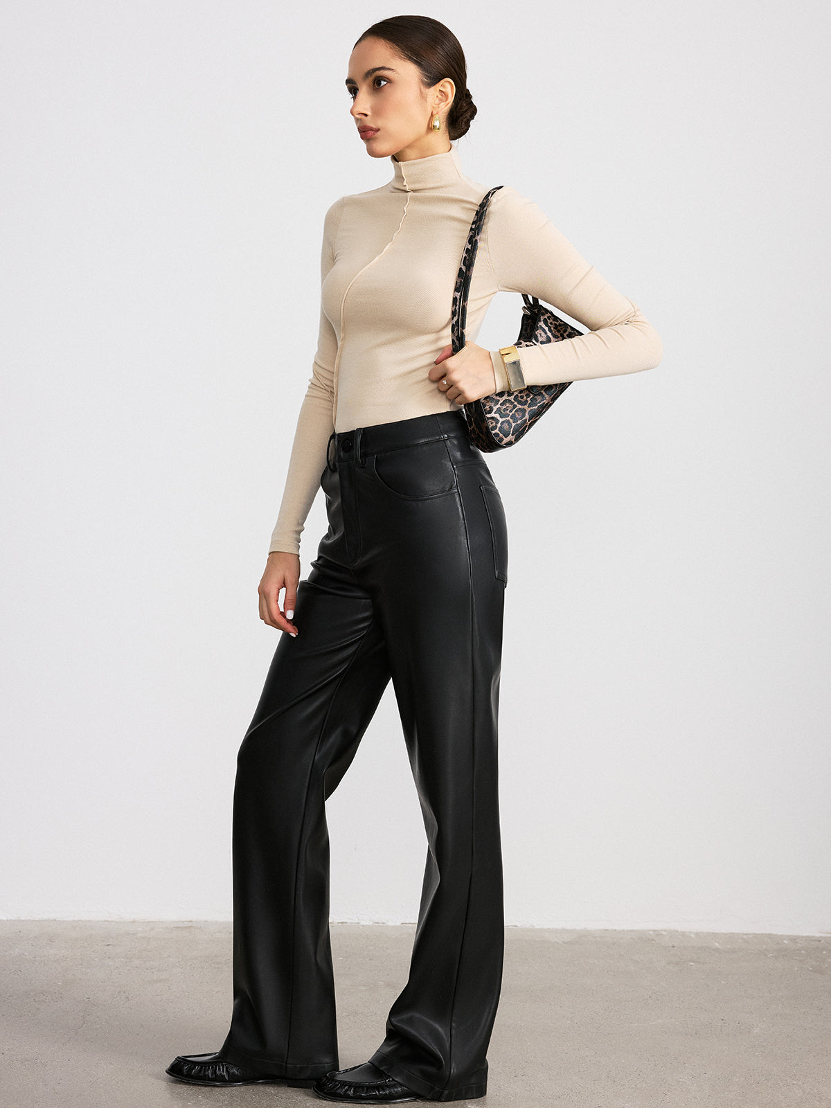 Dikiş Detaylı Balıkçı Yaka Slim Tişört