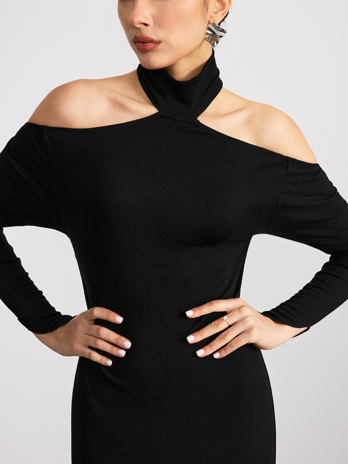 Halter Yaka Sırtı Açık Uzun Kollu Örme Uzun Elbise