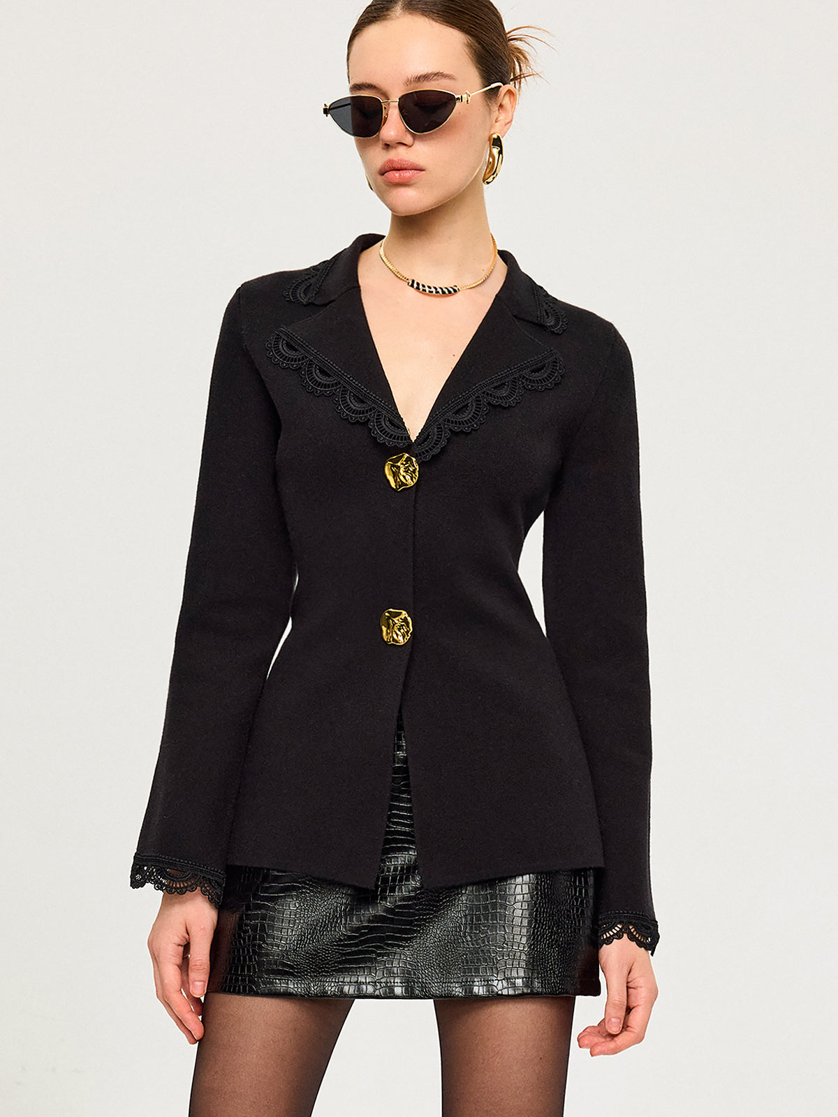 Yün Karışımlı Dantel Kenarlı Metal Düğmeli Hırka