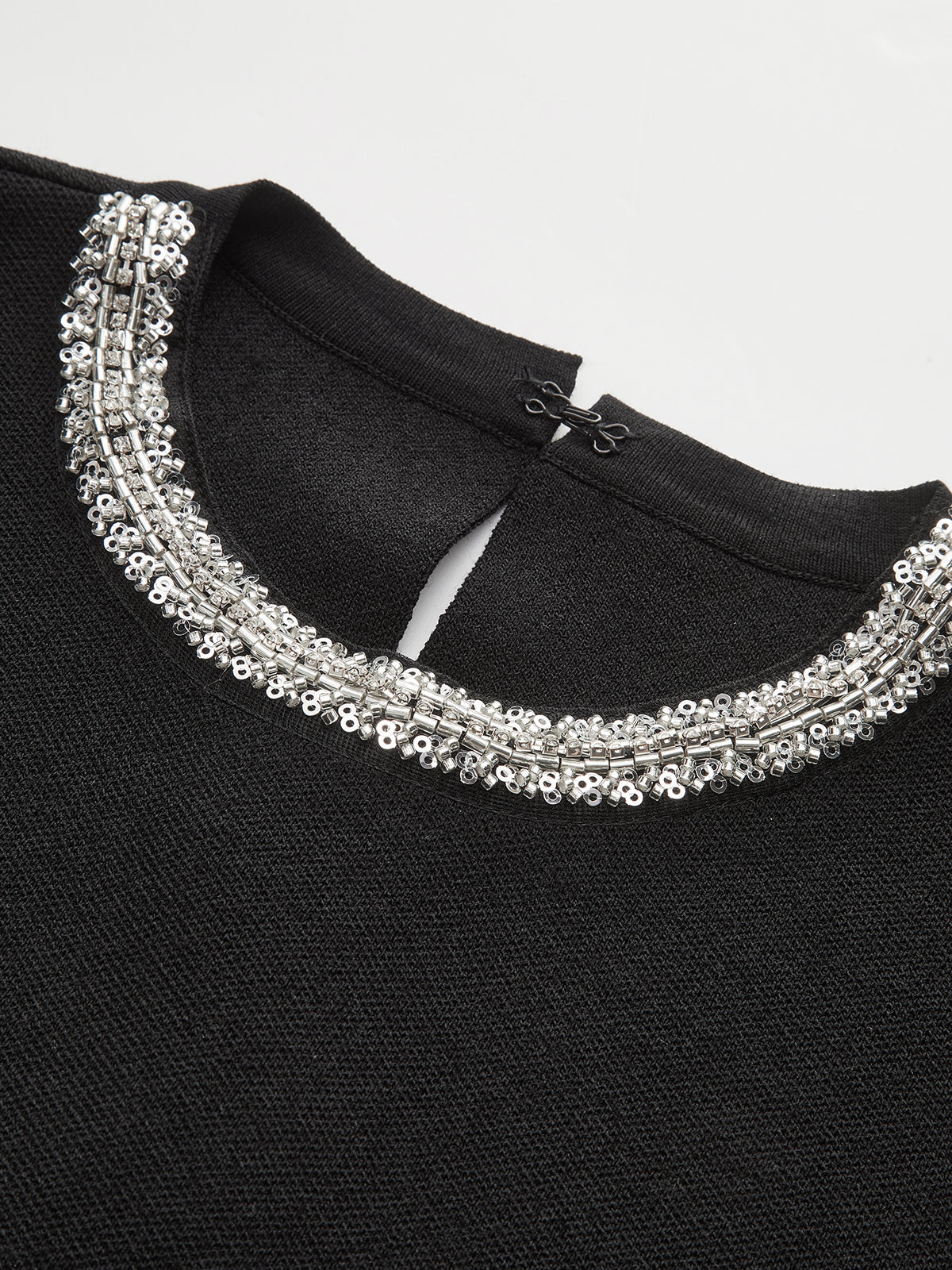 Payetli Süslemeli Kolsuz Kloş Elbise