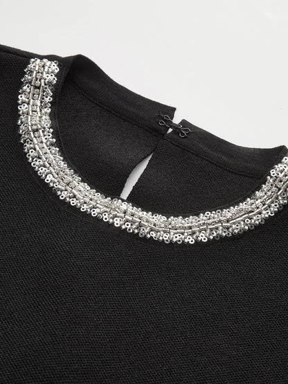 Payetli Süslemeli Kolsuz Kloş Elbise