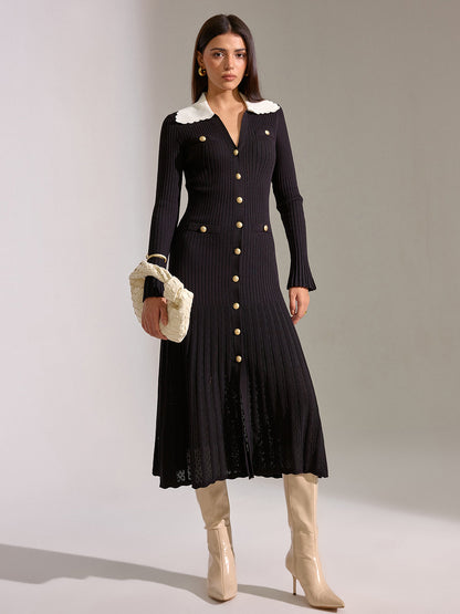 V Yakalı Düğmeli Örme Elbise