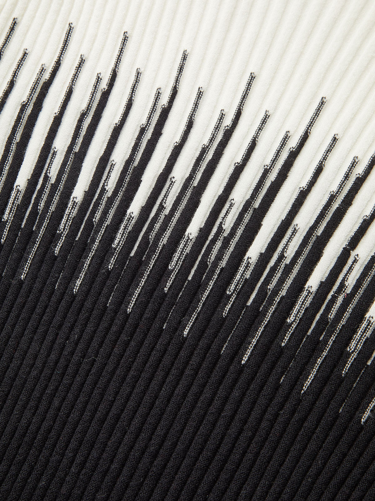 Geometrik Desenli Yüksek Yaka Kazak