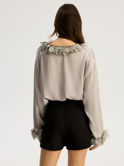 Çiçekli Yaprak Kesimli V Yaka Gömlek