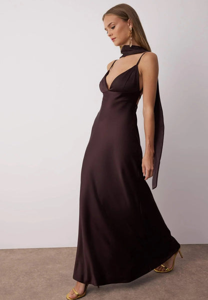 Kahverengi Şal Detaylı Saten Dokuma Elbise